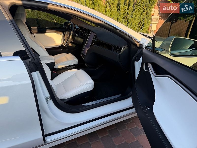 Ліфтбек Tesla Model S 2020 в Сумах