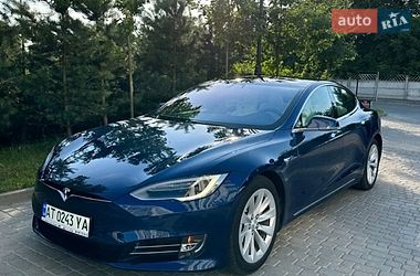Ліфтбек Tesla Model S 2017 в Івано-Франківську