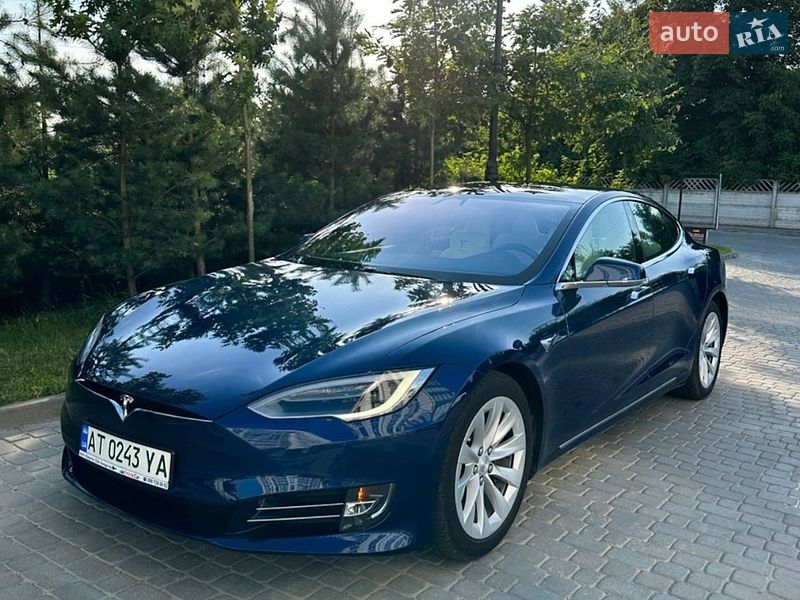 Ліфтбек Tesla Model S 2017 в Івано-Франківську