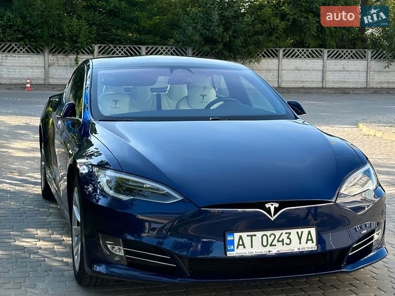 Ліфтбек Tesla Model S 2017 в Івано-Франківську