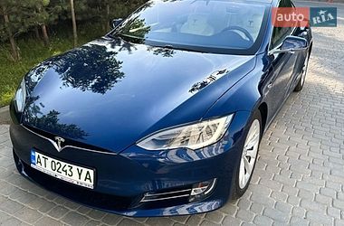 Ліфтбек Tesla Model S 2017 в Івано-Франківську