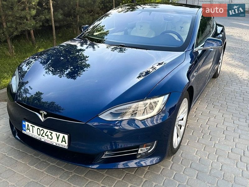 Ліфтбек Tesla Model S 2017 в Івано-Франківську