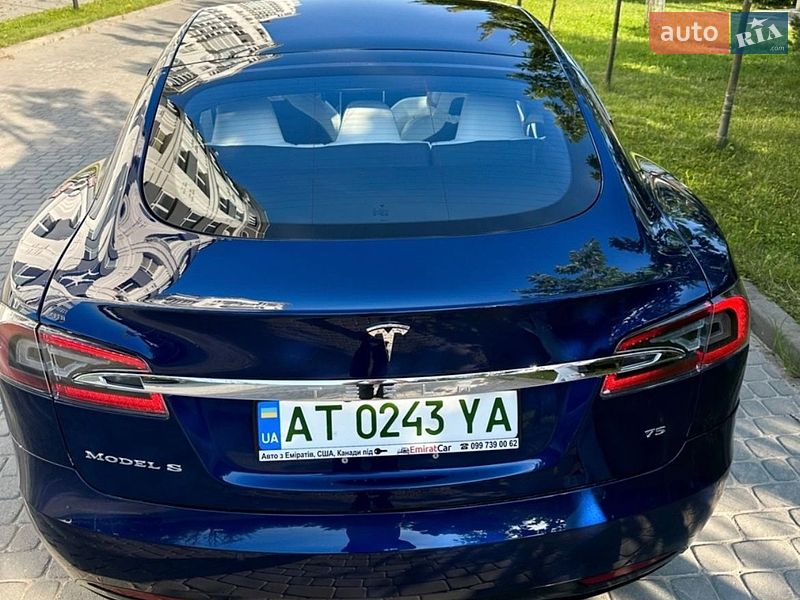 Ліфтбек Tesla Model S 2017 в Івано-Франківську