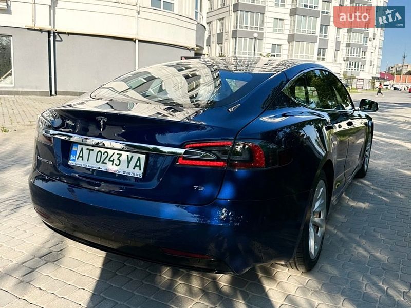 Ліфтбек Tesla Model S 2017 в Івано-Франківську