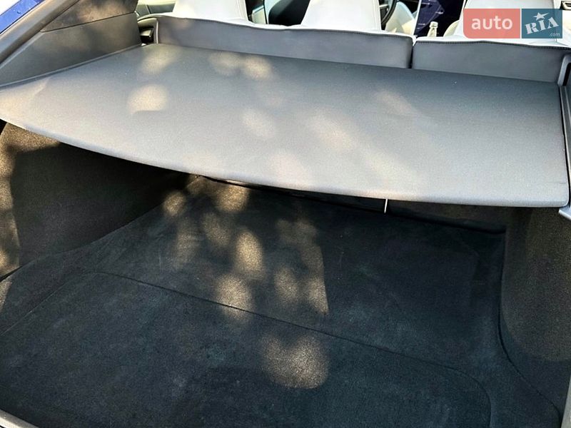 Ліфтбек Tesla Model S 2017 в Івано-Франківську