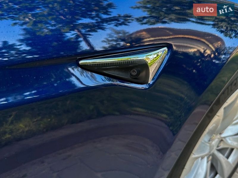 Ліфтбек Tesla Model S 2017 в Івано-Франківську