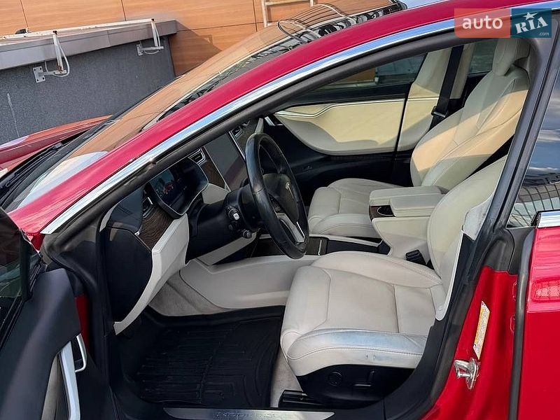 Лифтбек Tesla Model S 2018 в Киеве