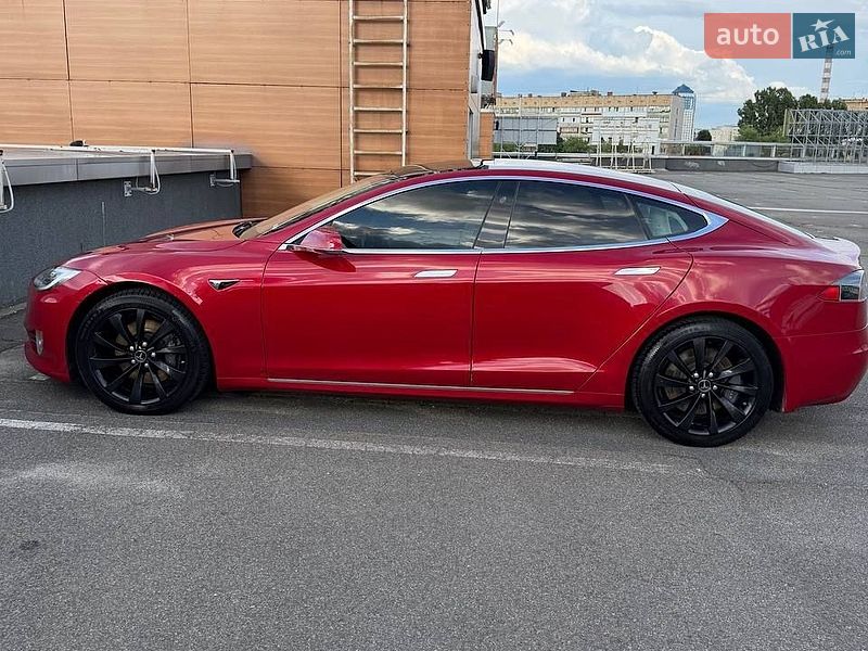 Лифтбек Tesla Model S 2018 в Киеве