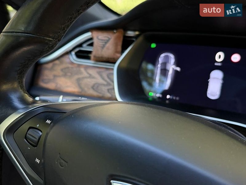 Лифтбек Tesla Model S 2018 в Чернигове