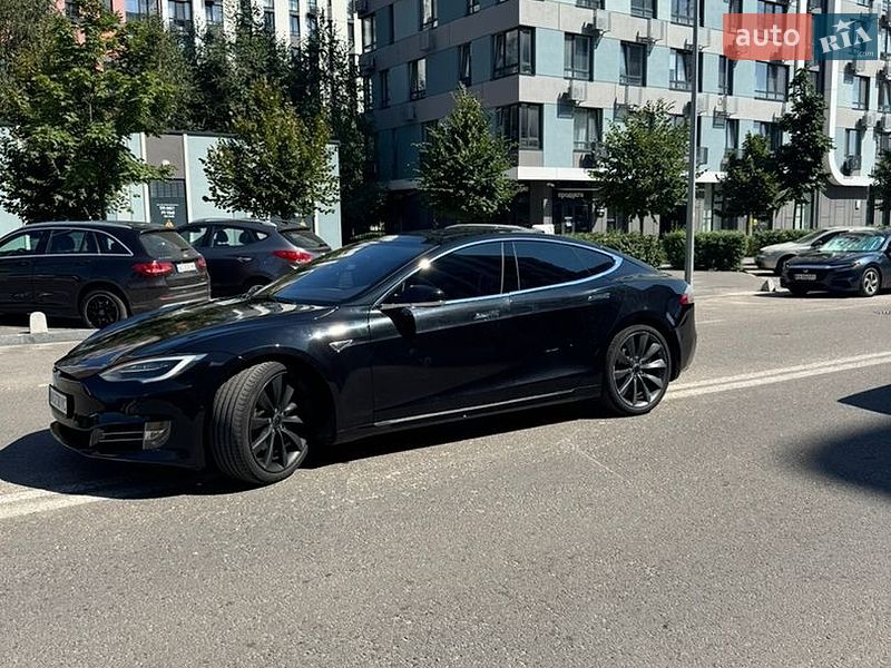Ліфтбек Tesla Model S 2016 в Києві