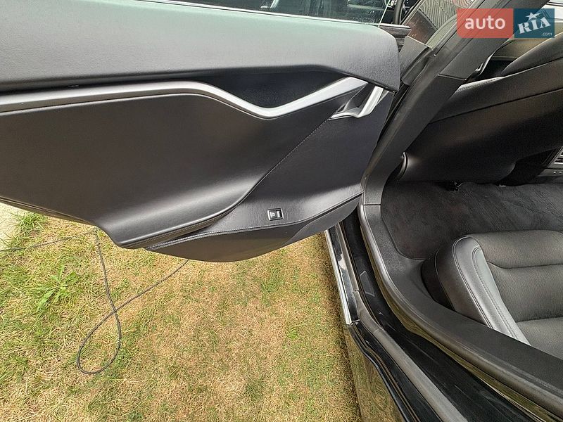 Лифтбек Tesla Model S 2018 в Коломые