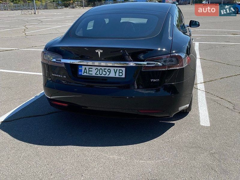 Лифтбек Tesla Model S 2018 в Днепре