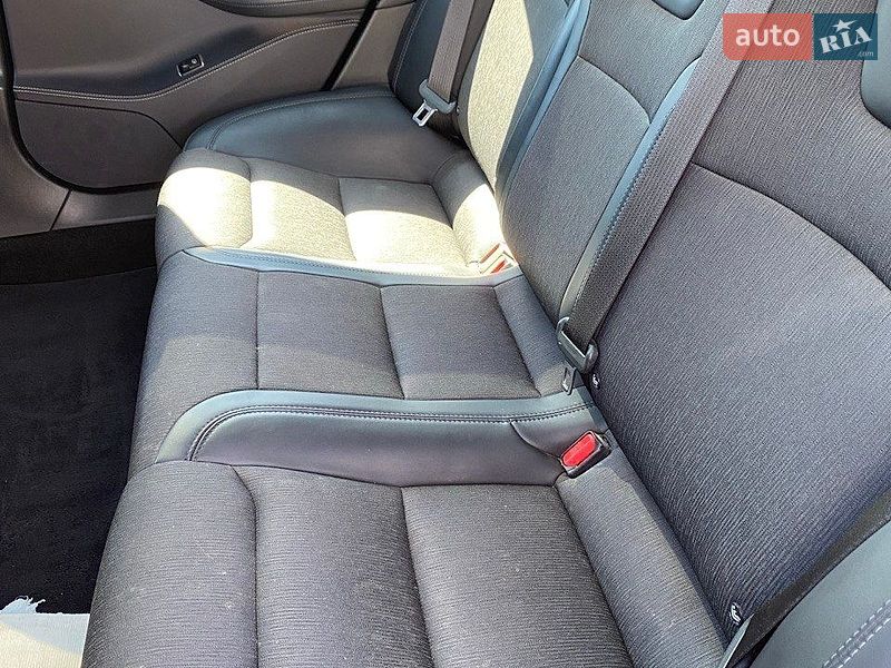 Лифтбек Tesla Model S 2018 в Днепре