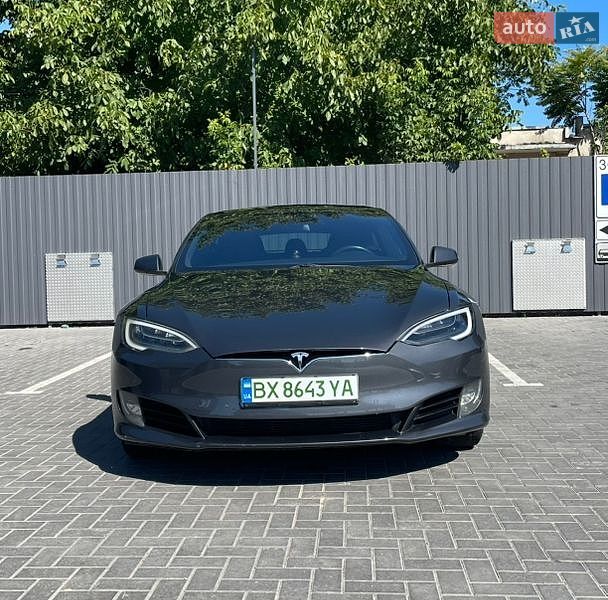 Лифтбек Tesla Model S 2017 в Каменец-Подольском