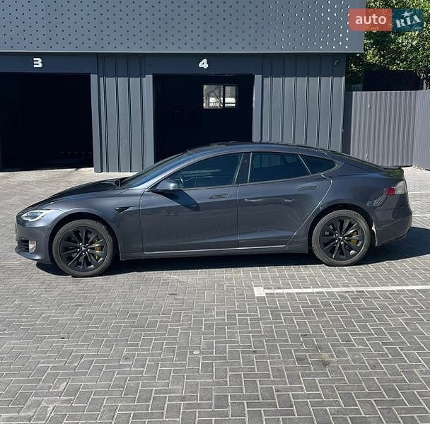 Лифтбек Tesla Model S 2017 в Каменец-Подольском