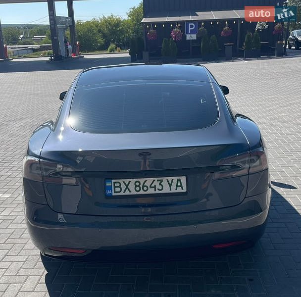 Лифтбек Tesla Model S 2017 в Каменец-Подольском