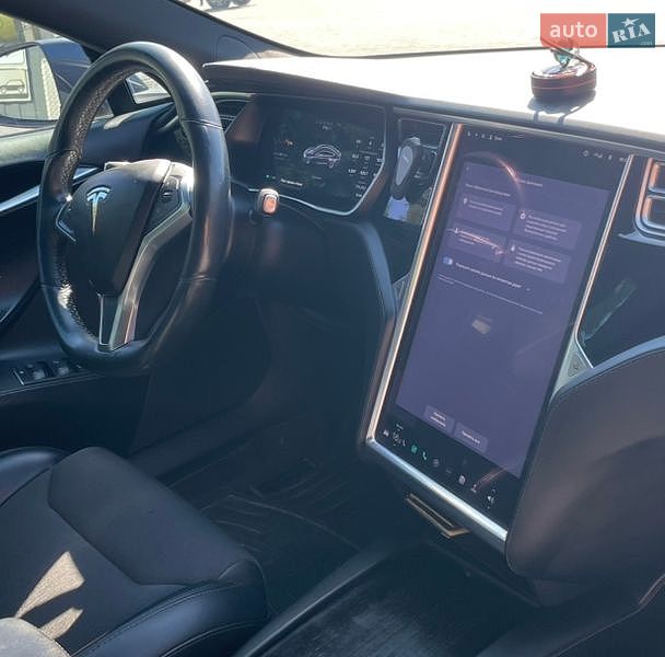 Лифтбек Tesla Model S 2017 в Каменец-Подольском