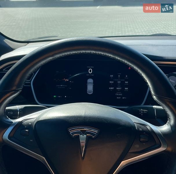 Лифтбек Tesla Model S 2017 в Каменец-Подольском