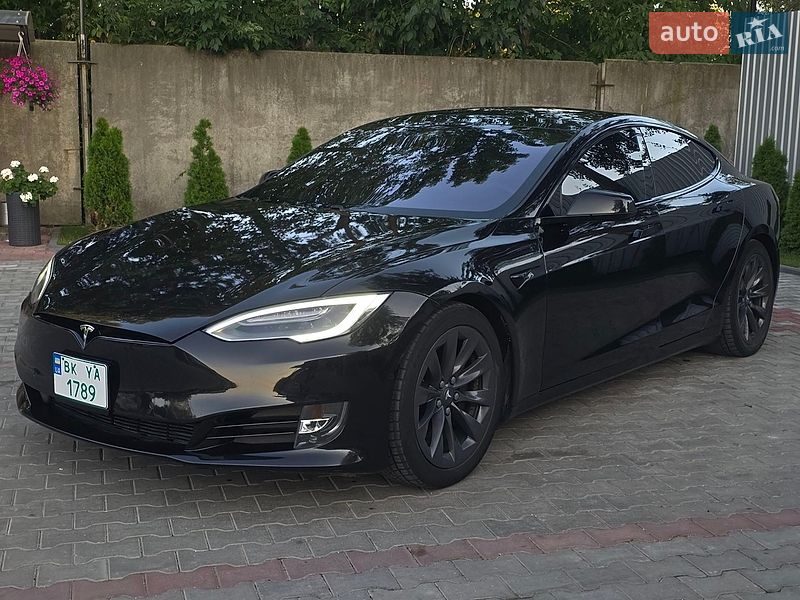 Tesla Model S 2018