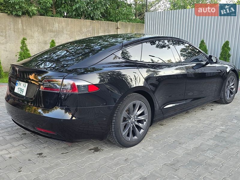 Ліфтбек Tesla Model S 2018 в Костопілі