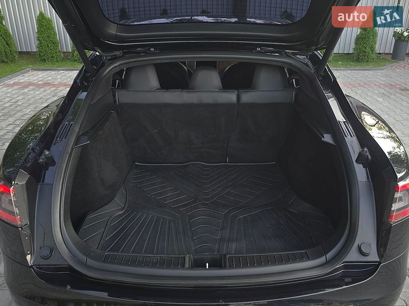 Ліфтбек Tesla Model S 2018 в Костопілі