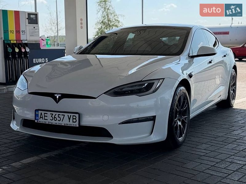 Tesla Model S 2021