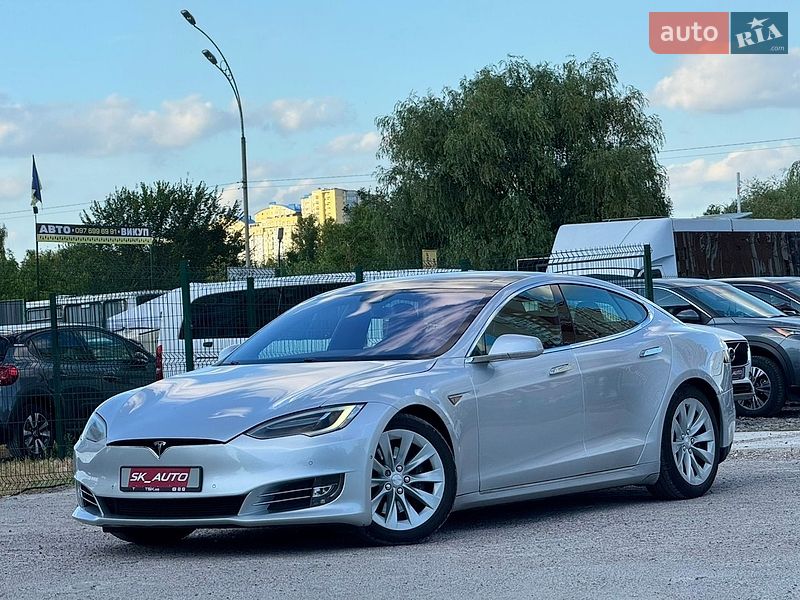 Лифтбек Tesla Model S 2016 в Киеве