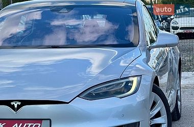Лифтбек Tesla Model S 2016 в Киеве