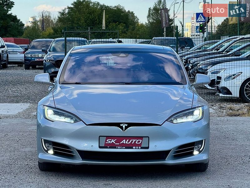 Лифтбек Tesla Model S 2016 в Киеве