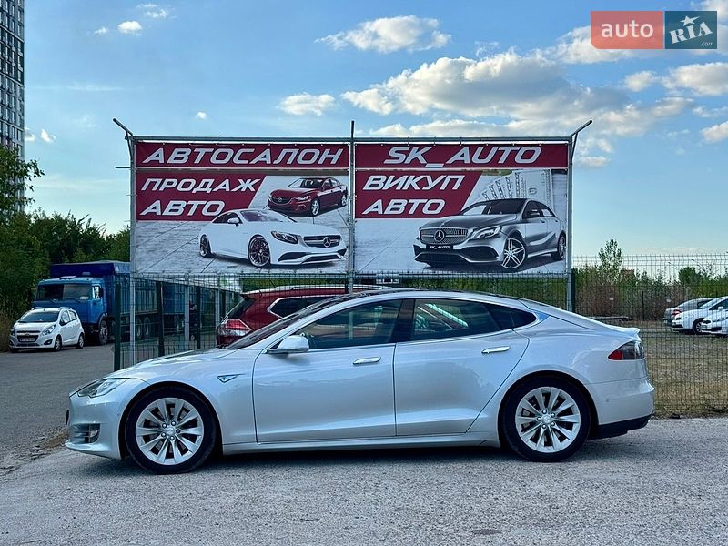Лифтбек Tesla Model S 2016 в Киеве