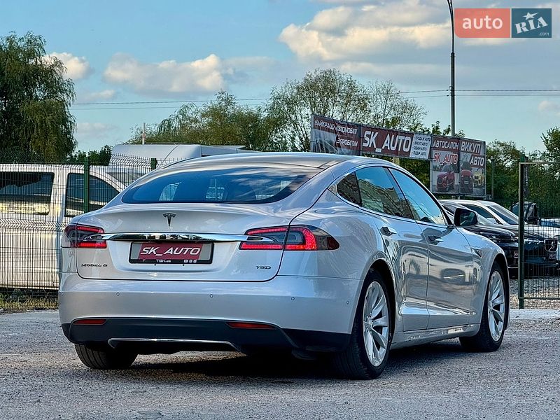 Лифтбек Tesla Model S 2016 в Киеве