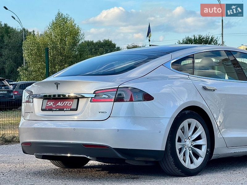 Лифтбек Tesla Model S 2016 в Киеве