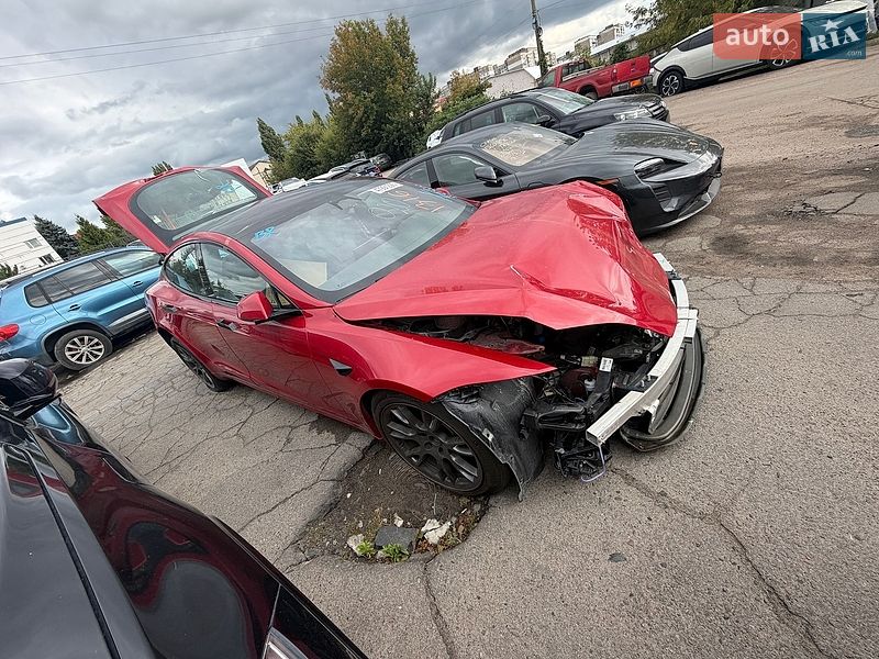 Лифтбек Tesla Model S 2023 в Ровно