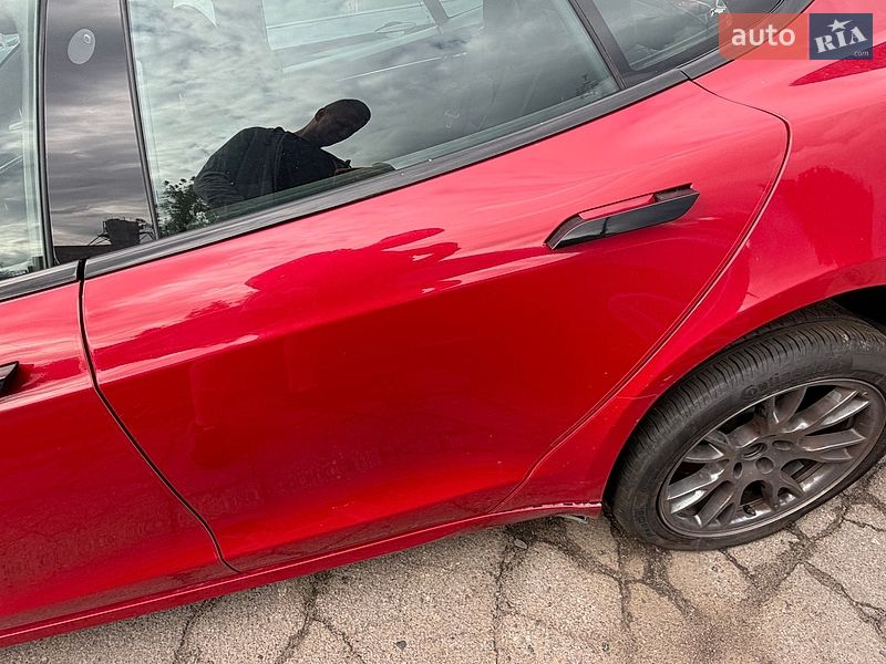 Лифтбек Tesla Model S 2023 в Ровно