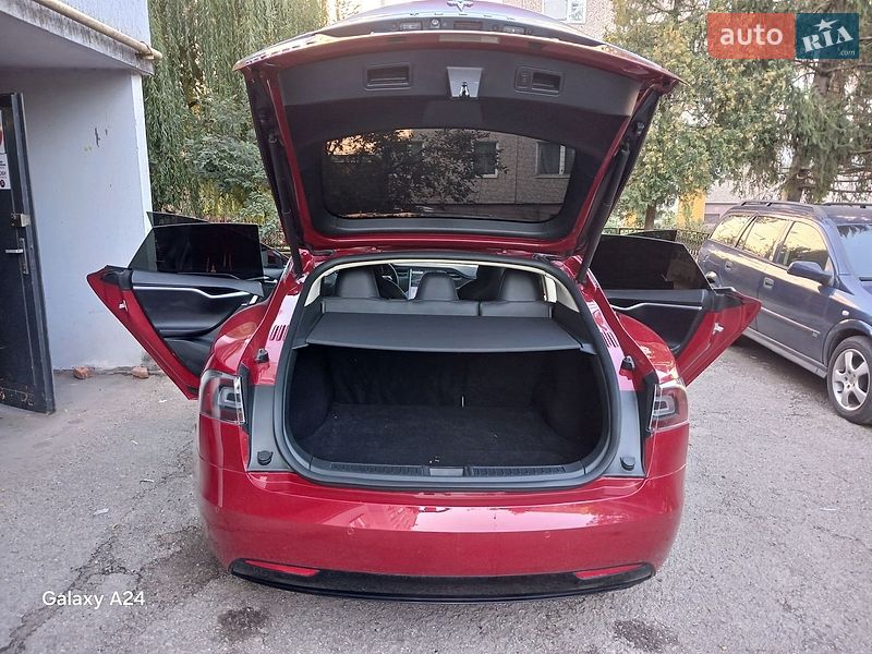 Лифтбек Tesla Model S 2017 в Ивано-Франковске фото 12 Лифтбек Tesla Model S 2017 в Ивано-Франковске