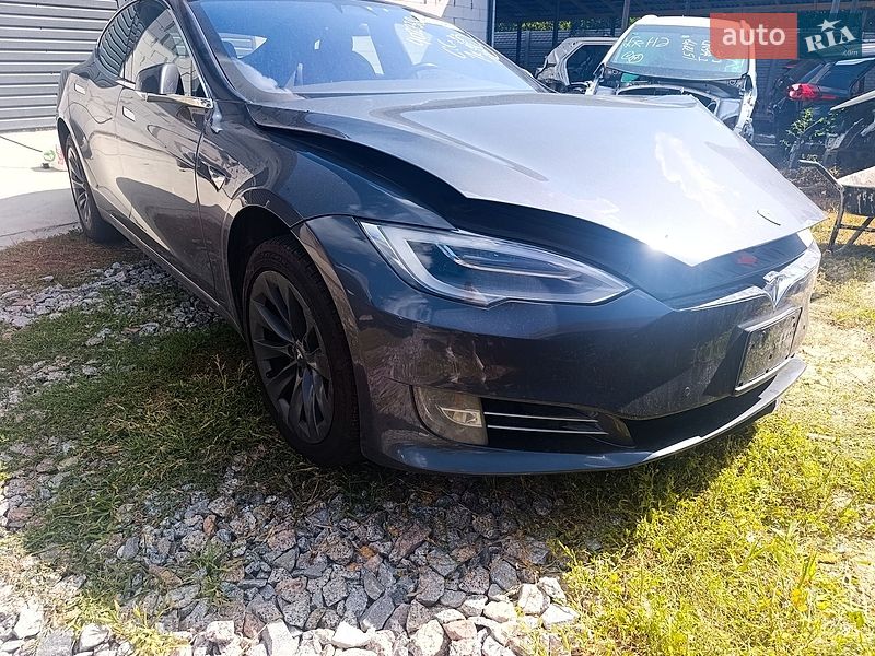 Ліфтбек Tesla Model S 2020 в Ставищі