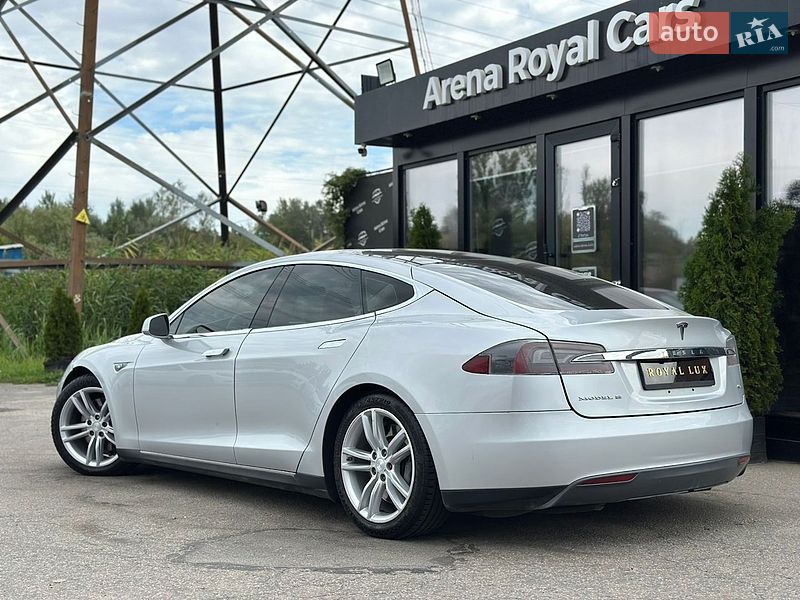 Ліфтбек Tesla Model S 2013 в Харкові