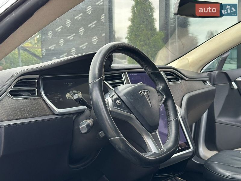 Ліфтбек Tesla Model S 2013 в Харкові