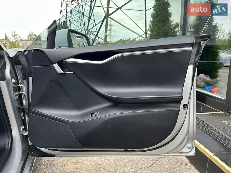 Ліфтбек Tesla Model S 2013 в Харкові