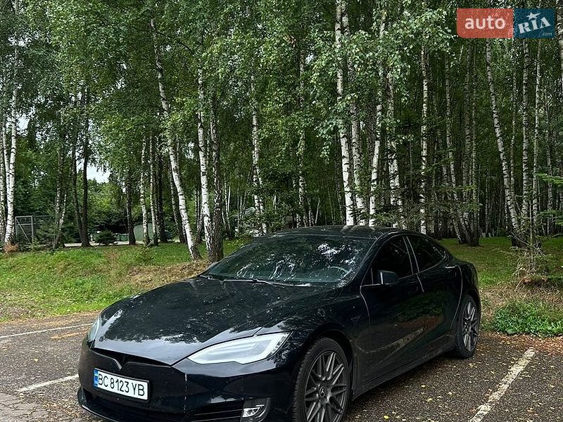 Ліфтбек Tesla Model S 2019 в Львові