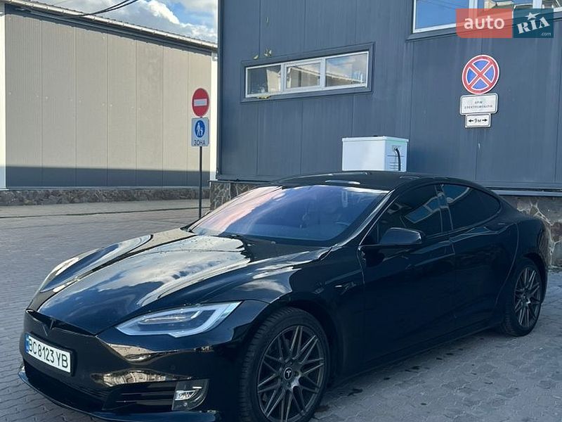 Ліфтбек Tesla Model S 2019 в Львові