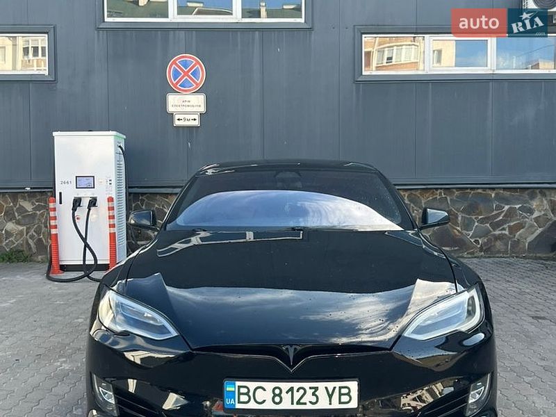 Ліфтбек Tesla Model S 2019 в Львові