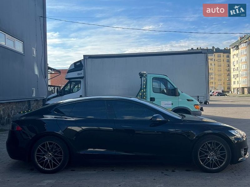 Лифтбек Tesla Model S 2019 в Стрые