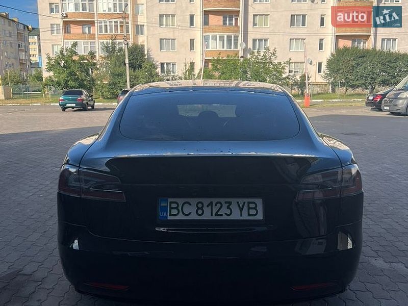 Ліфтбек Tesla Model S 2019 в Львові