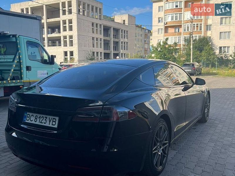 Ліфтбек Tesla Model S 2019 в Львові