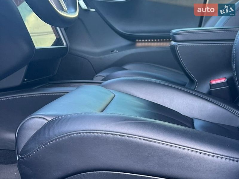 Ліфтбек Tesla Model S 2019 в Львові