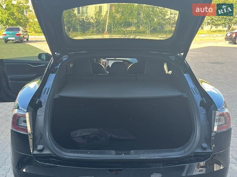 Ліфтбек Tesla Model S 2019 в Львові
