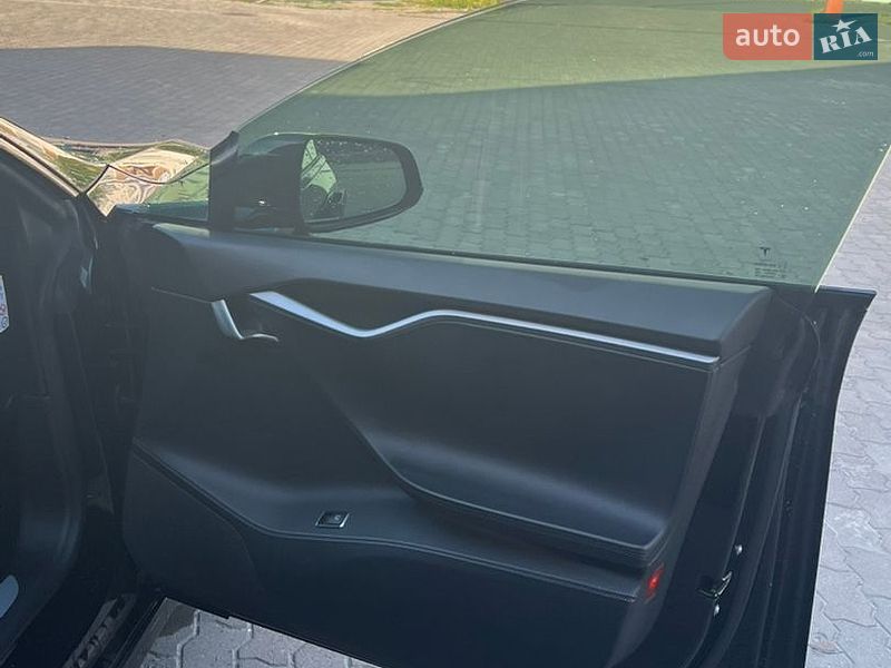 Ліфтбек Tesla Model S 2019 в Львові