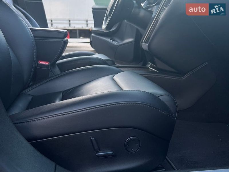 Лифтбек Tesla Model S 2019 в Стрые
