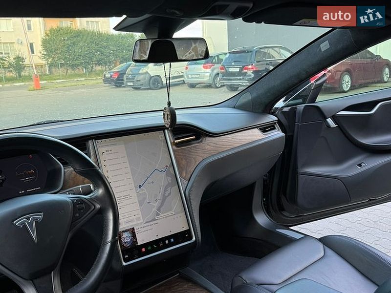 Ліфтбек Tesla Model S 2019 в Львові